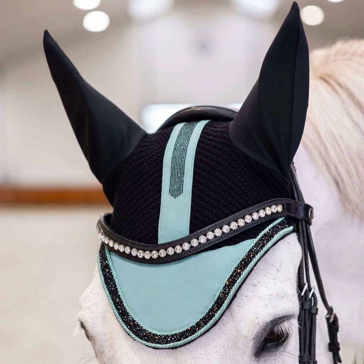 Willow | Contrast-Piping Horse Ear Bonnet